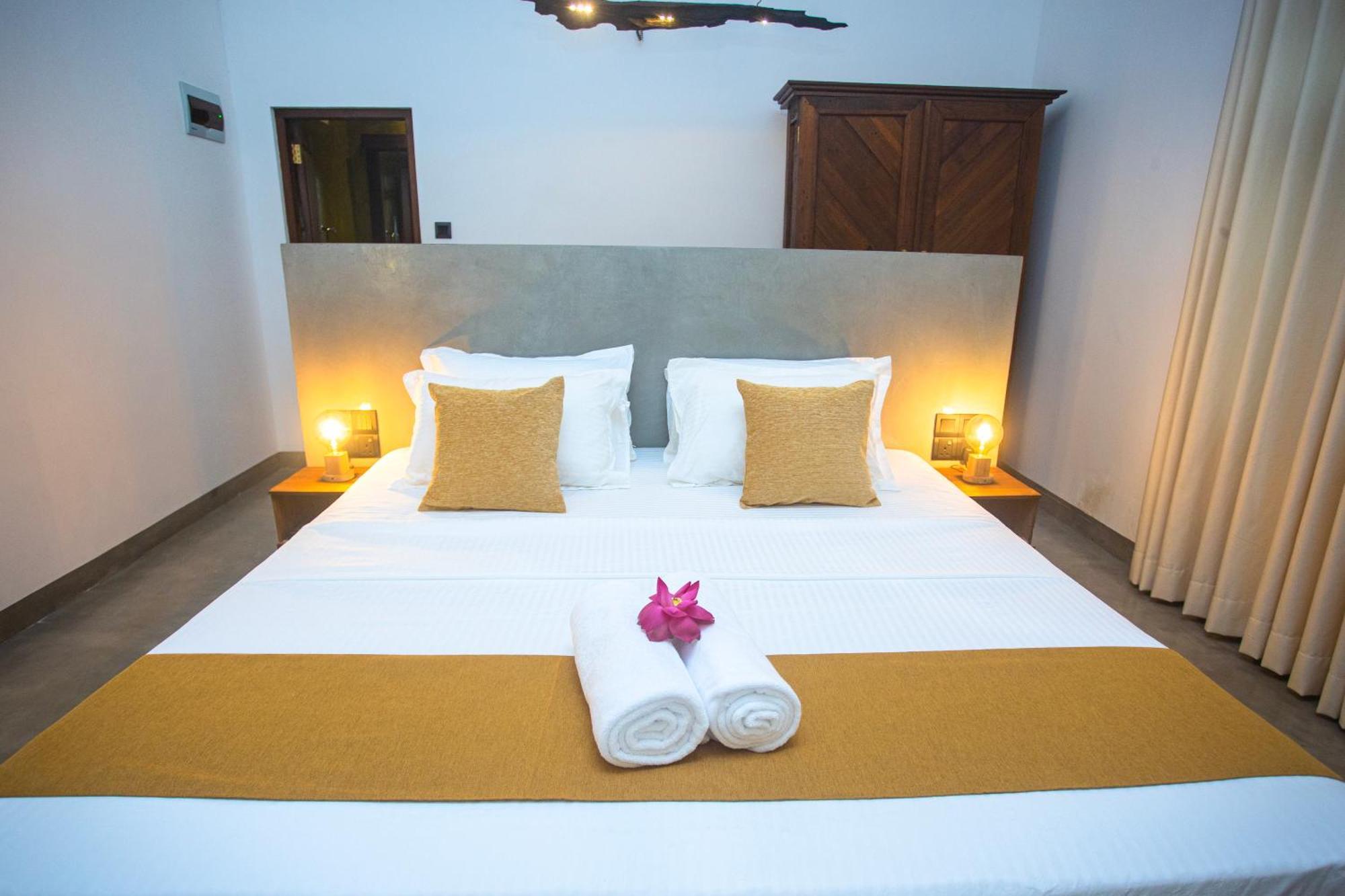 Aki Luna Lagoon Resort Hikkaduwa Ngoại thất bức ảnh