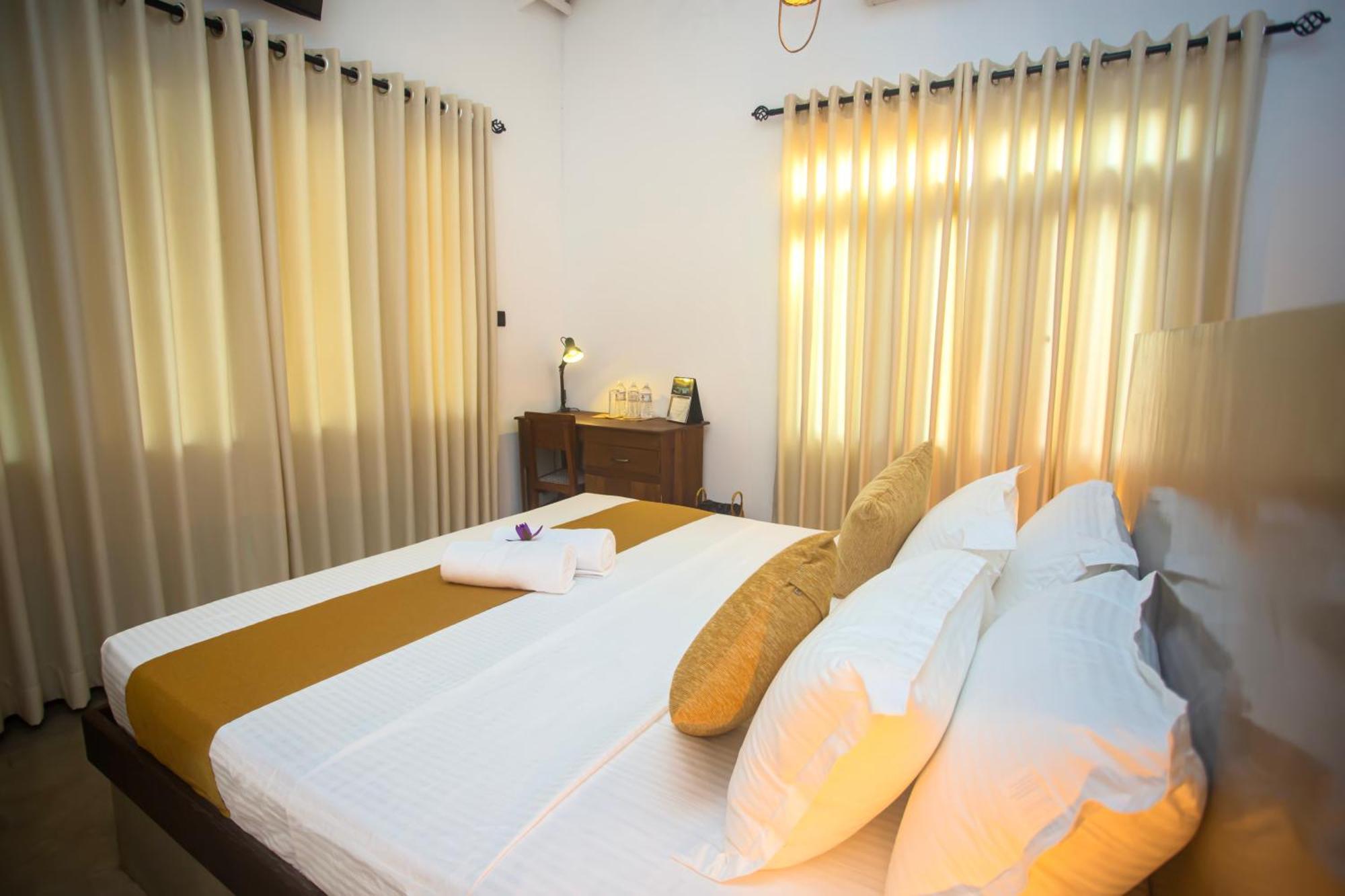 Aki Luna Lagoon Resort Hikkaduwa Ngoại thất bức ảnh