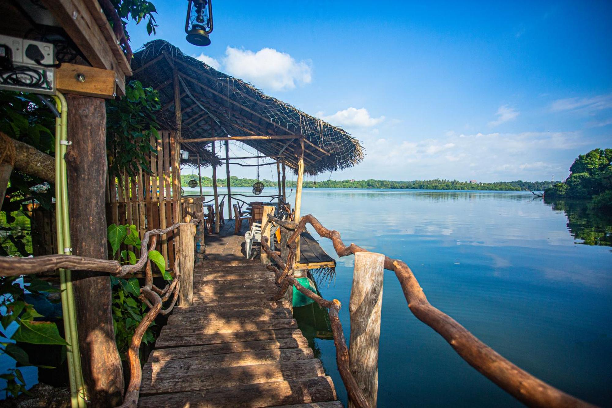 Aki Luna Lagoon Resort Hikkaduwa Ngoại thất bức ảnh