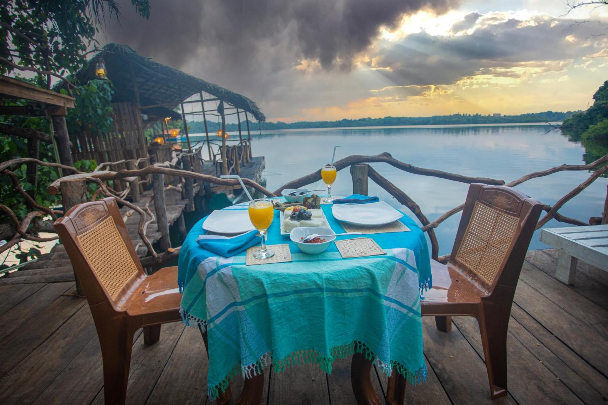 Aki Luna Lagoon Resort Hikkaduwa Ngoại thất bức ảnh